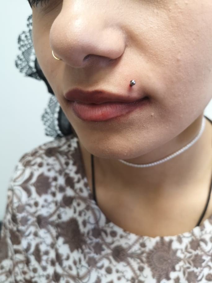 Piercing Monroe réalisé par Oc Piercing à Arles