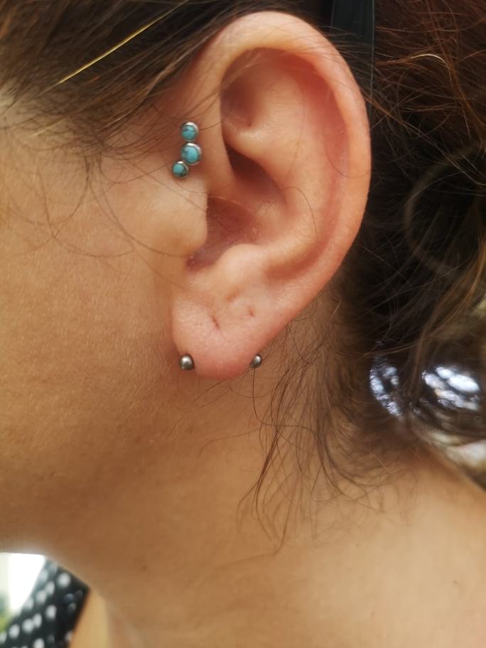 Piercing Lobe transversal réalisé par Oc Piercing à Arles