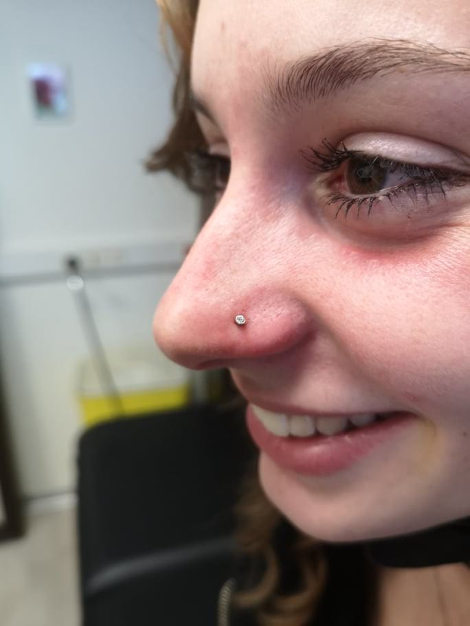 Piercing Narine réalisé par Oc Piercing à Arles