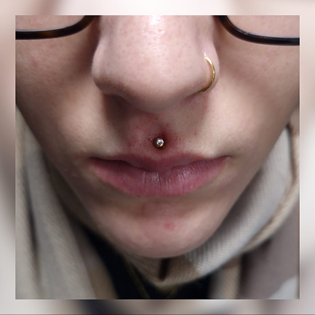Piercing Medusa réalisé par Oc Piercing à Arles